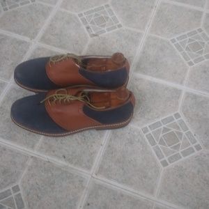 Lands end mens casual shoe.